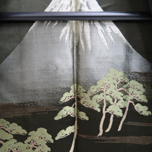 Load image into Gallery viewer, Men's Haori Vintage(1950-1980) Black Montsuki Habutae Mountain Silk #10880E4