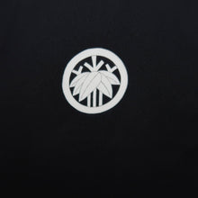 Load image into Gallery viewer, Men's Haori Vintage(1950-1980) Black Montsuki Landscape Wide Silk #10883E4