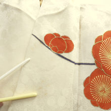 Load image into Gallery viewer, Furisode Vintage(1950-1980) Cream white Plum blossom Branch Silk #10566B4