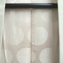 Load image into Gallery viewer, Haori Jacket Vintage(1950-1980) Grayish White Botanical Silk #10847E3