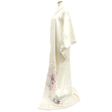Load image into Gallery viewer, Kimono White Peacock Chrysanthemum Silk #10529B2