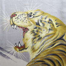 Load image into Gallery viewer, Men's Haori Vintage(1950-1980) Dark Blue Tsumugi Tiger Silk #10886E4