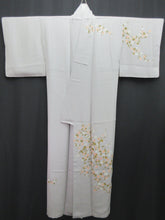Load image into Gallery viewer, Kimono Light Gray Chrysanthemum Sayagata Tsukesage Silk #8248B5