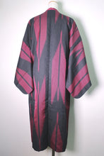 Load image into Gallery viewer, Haori Jacket Vintage(1950-1980) Black Magenta Yabane Silk #8758A1