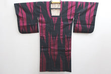 Load image into Gallery viewer, Haori Jacket Vintage(1950-1980) Black Magenta Yabane Silk #8758A1