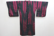 Load image into Gallery viewer, Haori Jacket Vintage(1950-1980) Black Magenta Yabane Silk #8758A1