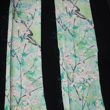 Load image into Gallery viewer, CC1001C1 Silk 8pcs Bundle Kimono Fabric Flower White Green 55.1x5.9in(140x15cm)
