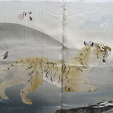 Load image into Gallery viewer, Men's Haori Vintage(1950-1980) Black Montsuki Habutae Tiger Silk #10879E4
