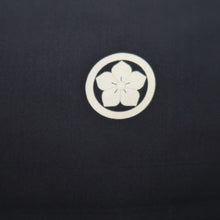 Load image into Gallery viewer, Men&#39;s Haori Vintage(1950-1980) Black Montsuki Shosoin Silk #10421A2
