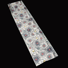 Load image into Gallery viewer, KK1477A2 Silk Kimono Fabric Vintage(1950-1980) Meisen White Black 56.3x13.0in(143x33cm)
