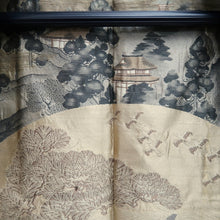 Load image into Gallery viewer, Men&#39;s Haori Vintage(1950-1980) Black Montsuki Habutae Kyoto Landscape Silk #9818B1
