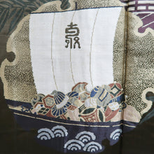 Load image into Gallery viewer, Men&#39;s Haori Vintage(1950-1980) Black Montsuki Takarabune Silk #10437A3

