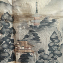 Load image into Gallery viewer, Men&#39;s Haori Vintage(1950-1980) Black Montsuki Habutae Kyoto Landscape Silk #9818B1
