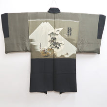 Load image into Gallery viewer, Men&#39;s Haori Vintage(1950-1980) Black Montsuki Habutae Mt. Fuji Silk #9819B1
