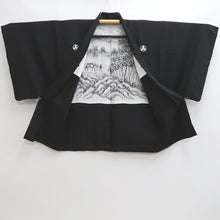 Load image into Gallery viewer, Men&#39;s Haori Vintage(1950-1980) Black Habutae Mountain Landscape Silk #9983C2
