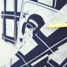 Load image into Gallery viewer, Yukata Vintage(1950-1980) White Navy Kabuki Cotton #10764D4
