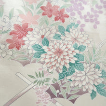 Load image into Gallery viewer, Kimono White Peacock Chrysanthemum Silk #10529B2
