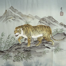 Load image into Gallery viewer, Men&#39;s Juban Vintage(1950-1980) Gray Tiger Silk #10456A4
