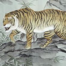 Load image into Gallery viewer, Men&#39;s Juban Vintage(1950-1980) Gray Tiger Silk #10456A4
