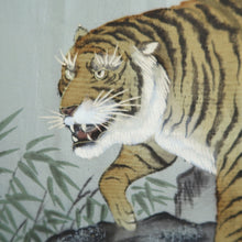 Load image into Gallery viewer, Men&#39;s Juban Vintage(1950-1980) Gray Tiger Silk #10456A4
