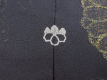Load image into Gallery viewer, Haori Jacket Vintage(1950-1980) Black Gold Glinting Chrysanthemum #118
