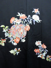 Load image into Gallery viewer, Haori Jacket Vintage(1950-1980) Black Fully Embroidered Flower Silk #7949M3
