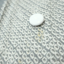 Load image into Gallery viewer, KK1032B2 Silk Kimono Fabric Vintage(1950-1980) Shibori Light Gray 87.4x12.6in(222x32cm)
