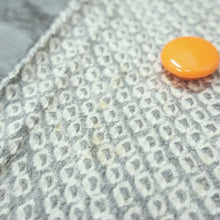 Load image into Gallery viewer, KK1032B2 Silk Kimono Fabric Vintage(1950-1980) Shibori Light Gray 87.4x12.6in(222x32cm)
