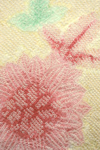 Load image into Gallery viewer, Haori Jacket Vintage(1950-1980) Pale Yellow Full Shibori Peony Silk #8832A5
