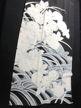 Load image into Gallery viewer, BCF#2755 Silk Tomesode Fabric Vintage(1950-1980) Flower White Black 110cm (43.3in)
