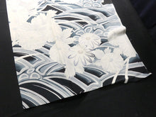 Load image into Gallery viewer, BCF#2755 Silk Tomesode Fabric Vintage(1950-1980) Flower White Black 110cm (43.3in)
