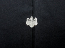 Load image into Gallery viewer, Haori Jacket Vintage(1950-1980) Black Wave Silk #7847L3
