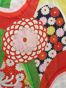 Girl's Kimono Vintage(1950-1980) White Red Green Chrysanthemum Wave Silk #8119A4